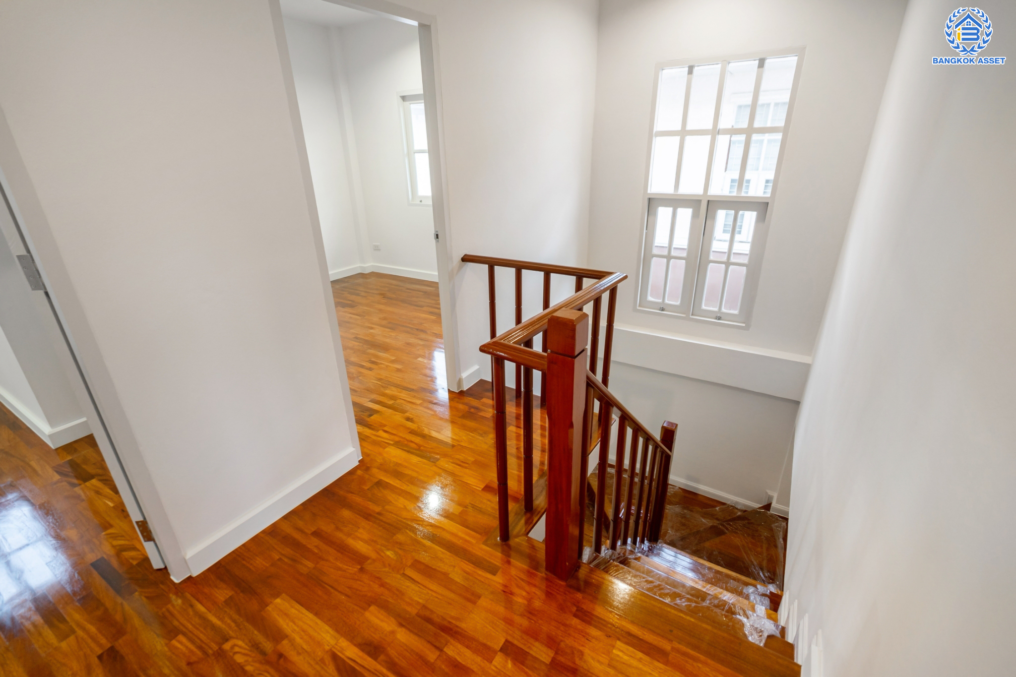 บ้านมือสองตกแต่งใหม่ ม.บุรีรมย์ วงแหวนฯ-ปิ่นเกล้า (ซ.วัดพระเงิน) บ้านแฝดหลังใหญ่ เนื้อที่ 38.5 ตร.ว. ฟังก์ชัน 3 ห้องนอน 2 ห้องน้ำ 1 ที่จอดรถ เดินทางสะดวกสบาย บนทำเลเชื่อมต่อ ถ.กาญจนาภิเษก ใกล้เซ็นทรัลเวสต์เกต รถไฟฟ้าสายสีม่วง "สถานีตลาดบางใหญ่" และทางด่วนศรีรัช!...